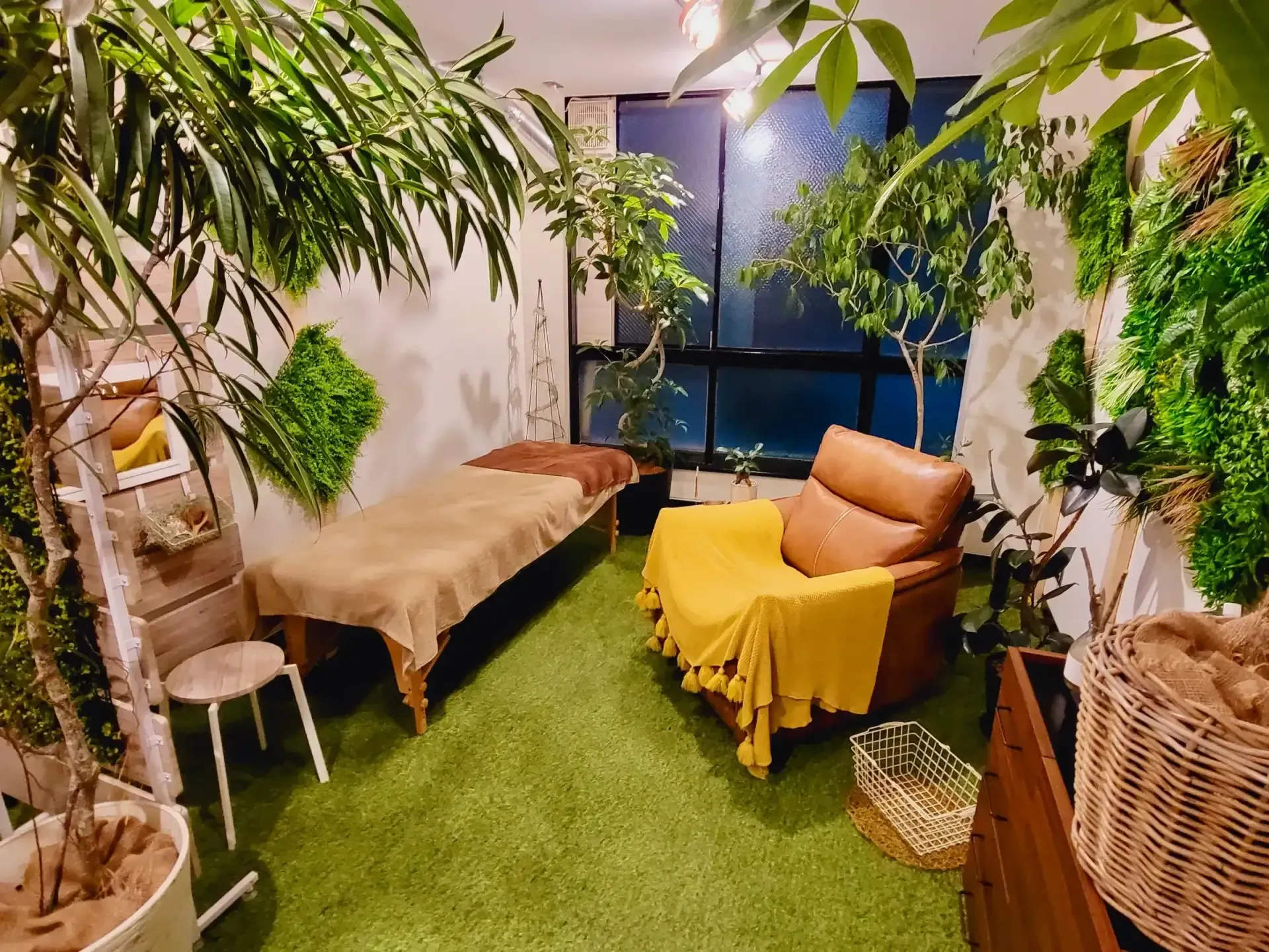 HITOYASUMI の店内